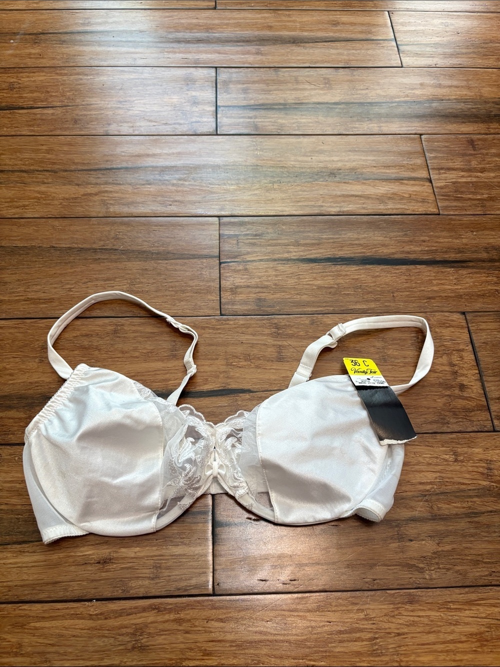 Vintage Vanity Fair Underwire Bra Lace Piquant Style 75056 Size 36C White NWT